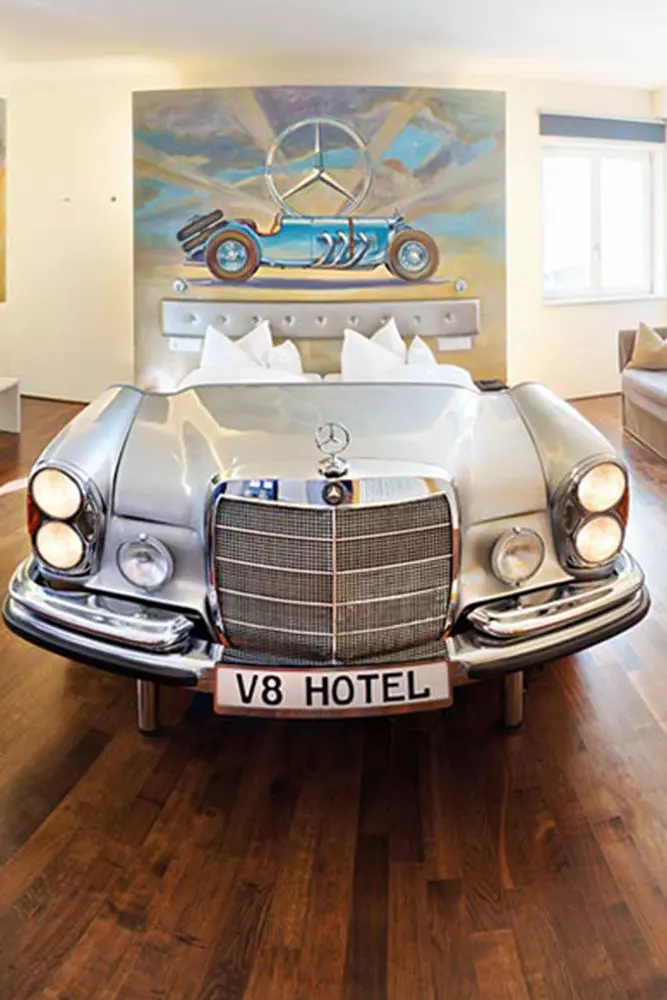 V8 Hotel, Germania