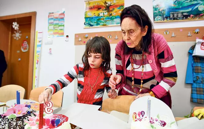 eliza seamana cu mama ei