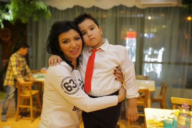 Adriana-Bahmuteanu-copil-1-667x445