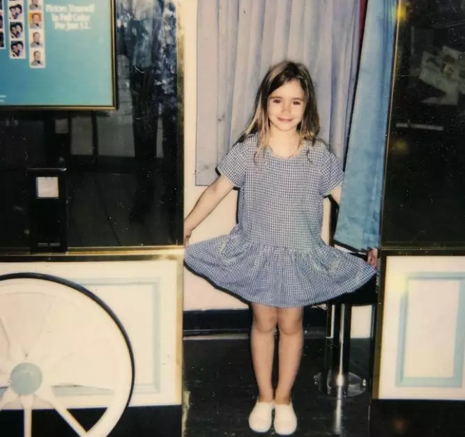 Lily Collins copilarie