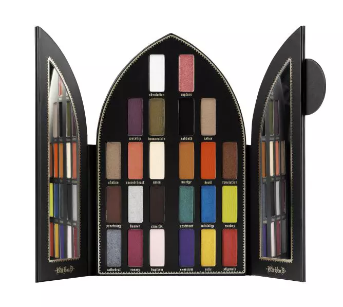 Paletă de farduri, Kat Von D, Holiday Saint+Sinner Palette, 266 lei, disponibilă Sephora