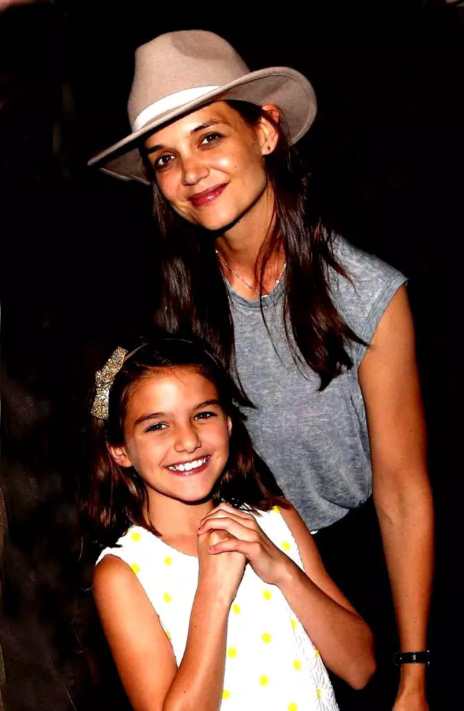 Katie-Holmes-11-669x1024