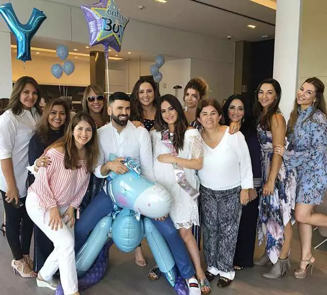 Danna Garcia mai are puţin şi naşte (3)