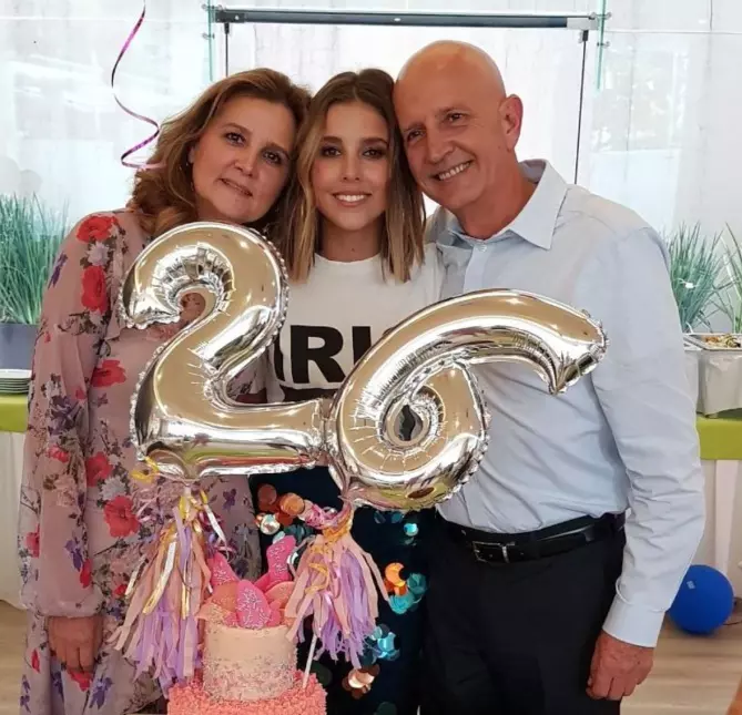 Horacio Pancheri îşi răsfaţă mereu iubita, pe actriţa Paulina Goto (3)