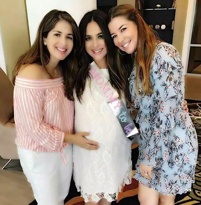 Danna Garcia mai are puţin şi naşte (2)