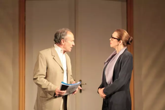 Șase personaje în căutarea unui autor (1)