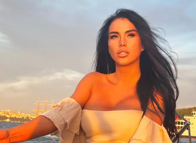 daniela crudu s-a mutat din romania