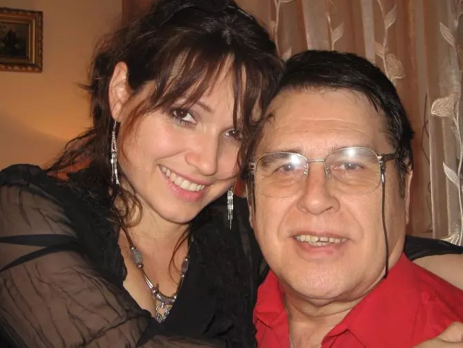 un-cunoscut-medic-roman-da-cartile-pe-fata-despre-boala-care-a-ucis-o-pe-fiica-lui-marius-teicu-468926