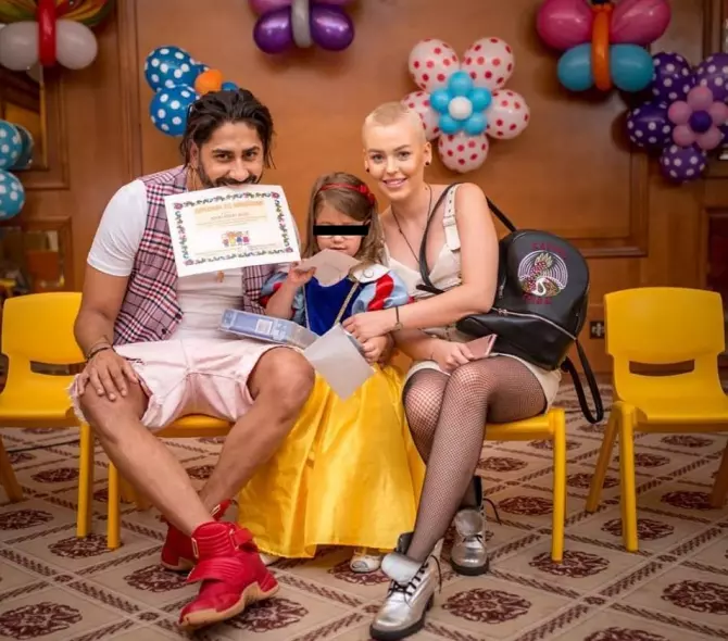 Connect-R şi Misha, alături de fiica lor