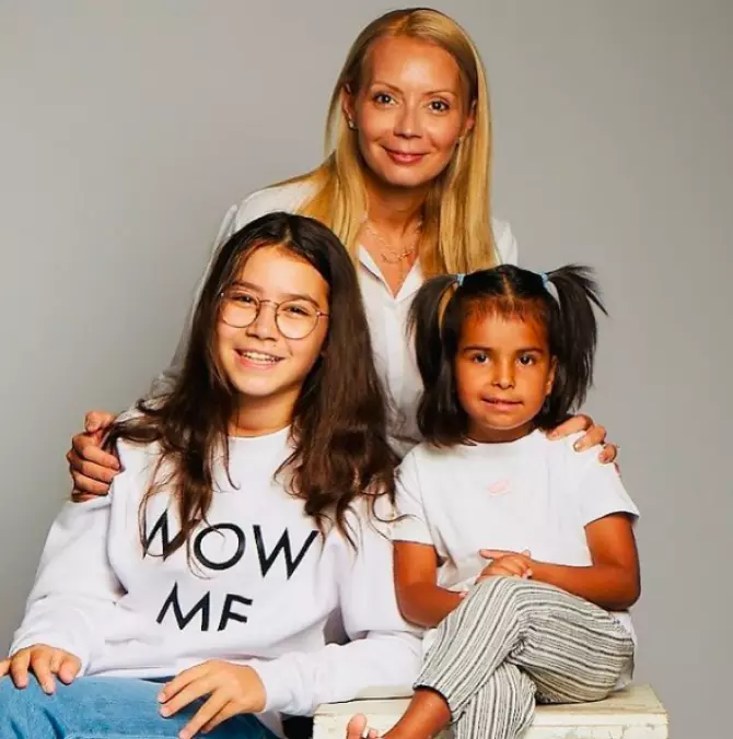 daciana sarbu si fiicele sale