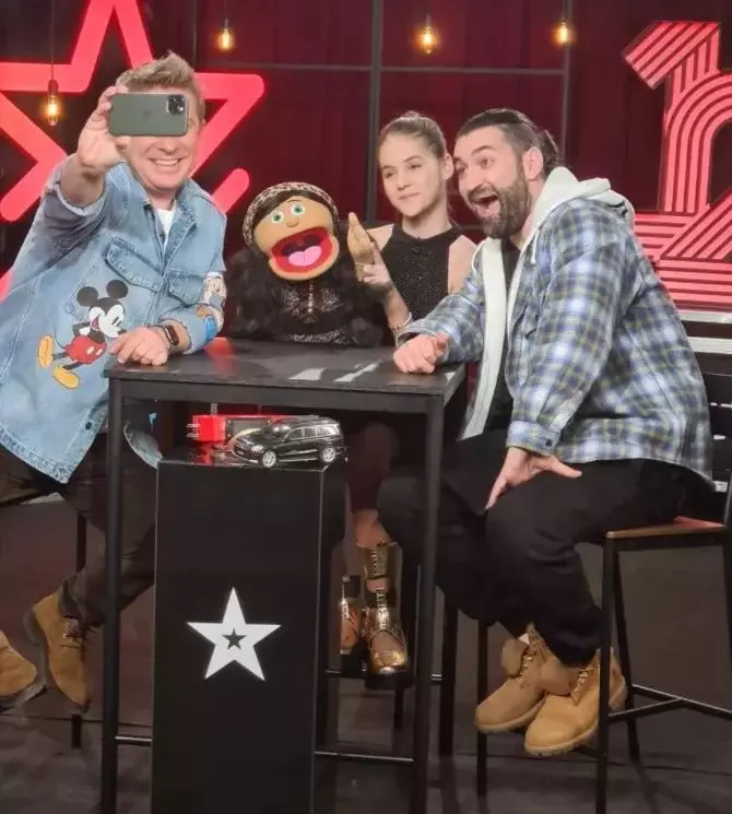 ana-maria-margean-invitata-lui-smiley-si-a-lui-pavel-bartos-la-romanii-au-talent-backstage-show4