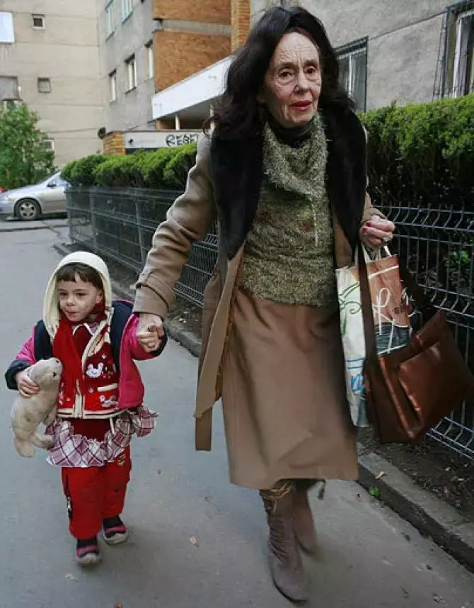 adriana iliescu cu fiica ei