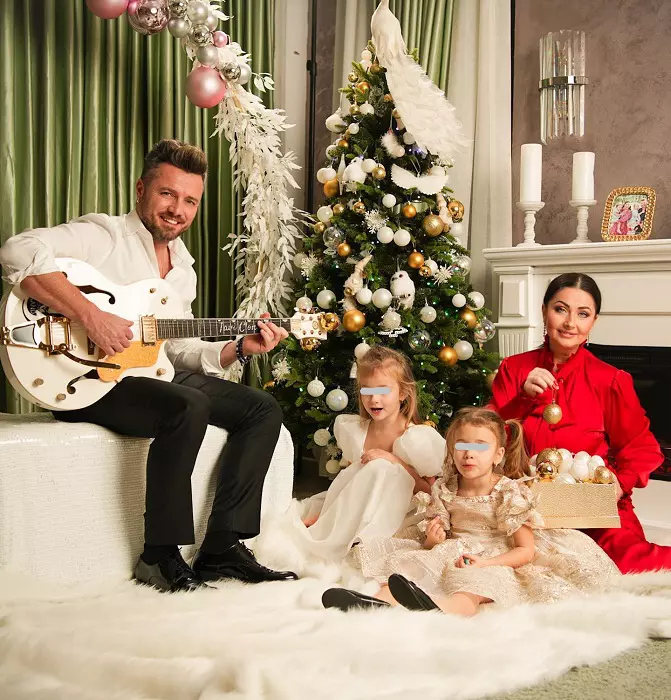 Fast și opulență în casele vedetelor, de Crăciun. Dana Budeanu, Simona Gherghe, Loredana, Vlăduța Lupău, Oana Zăvoranu - imagini din intimitatea căminelor decorate feeric