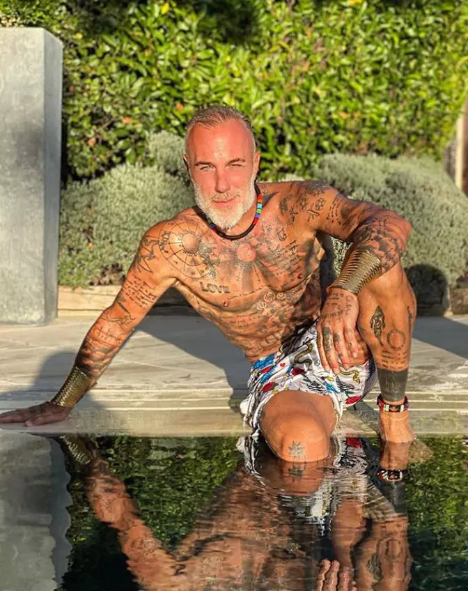 gianluca-vacchi-un-nou-filmulet-de-senzatie-pe-instagram-cum-se-gandeste-sa-isi-ceara-iubita-in-casatorie-1596614718wqjhl42