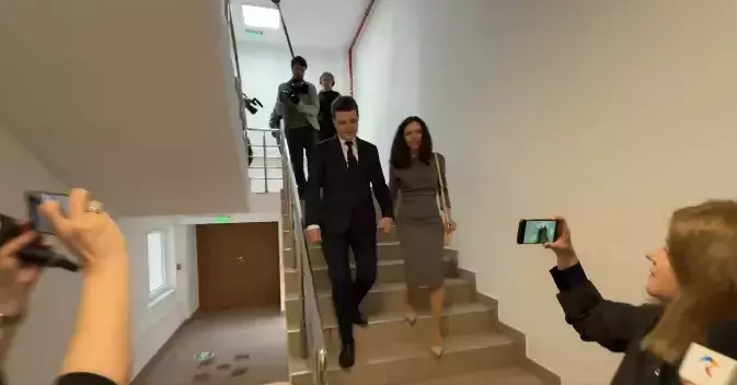 mirabela-gradinaru-sotia-lui-nicusor-dan-a-votat-la-alegerile-prezidentiale-2025-4