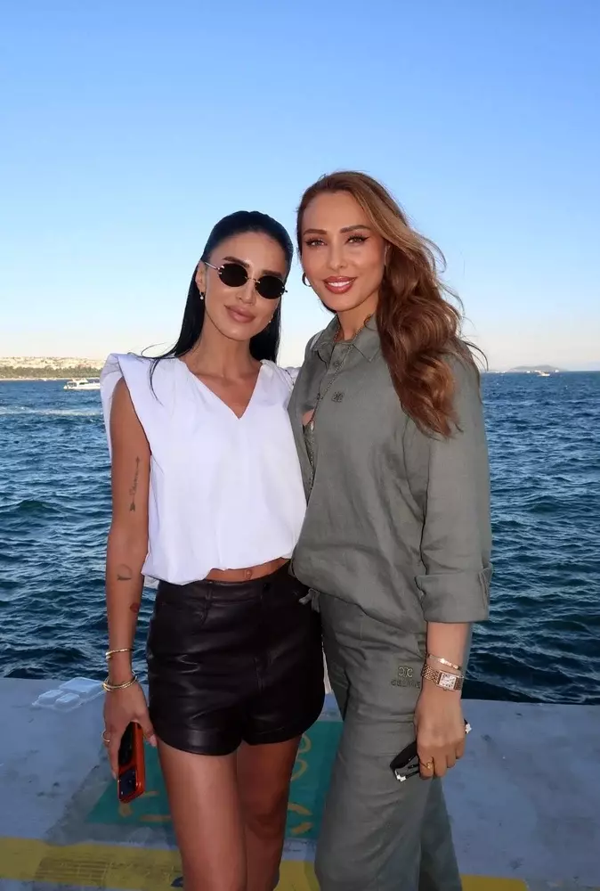 Adelina pestritu si Iulia Vantur