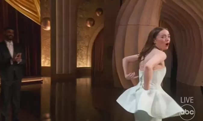 emma-stone-accident-vestimentar-oscar-1