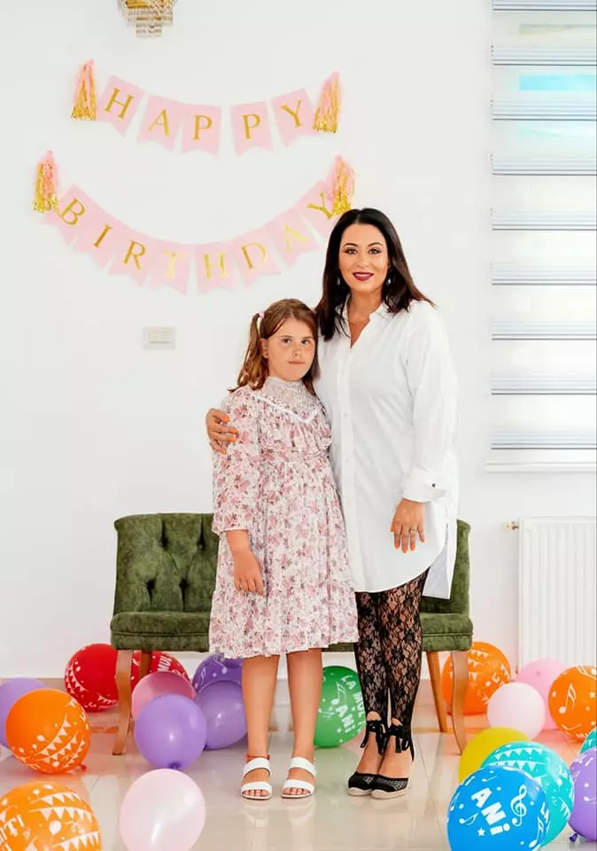 oana-roman-cu-fetita-ei-alta