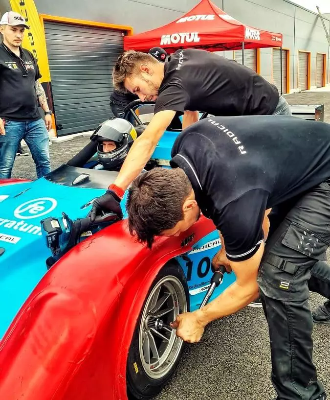 De-ce-au-lipsit-Dani-Oțil-și-Gabriela-Prisăcariu-de-la-nunta-nașilor-lor-Roxana-Ionescu-și-Tinu-Vidaicu-2-1