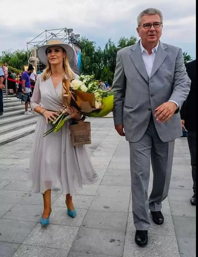 2022-07-14-17_06_33-gabriela-firea-7.jpg-IrfanView-Zoom_-747-x-1432