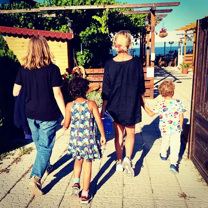 Dana Nălbaru și cei trei copii, Sofia, Kadri și Roxana
