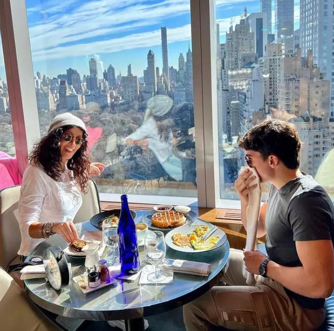 2022-08-02-01_22_56-Mihaela-Schwartzenberg-@mihaelaradulescuschwartzenberg-•-Instagram-photos-and-