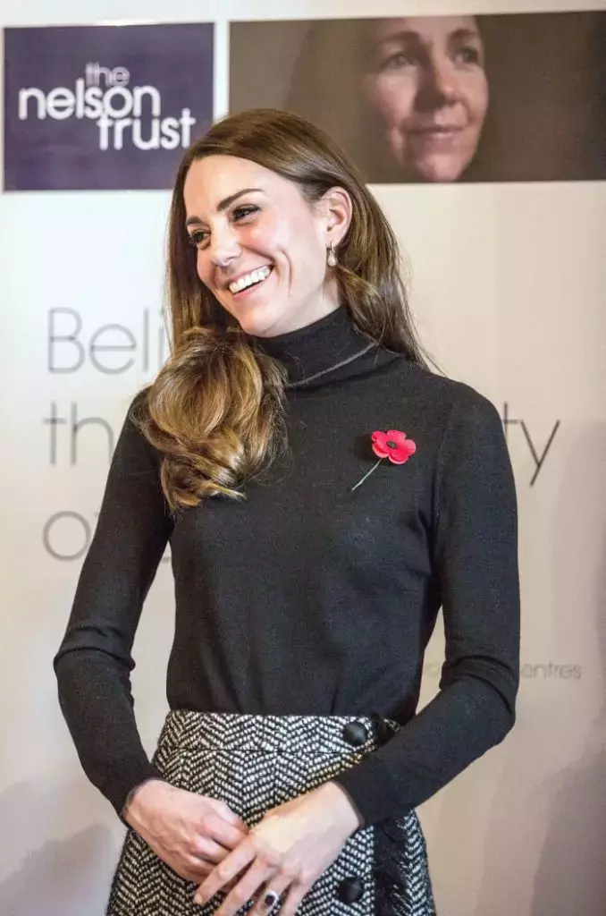 Kate-cu-degetul-bandajat.2-678x1024-1