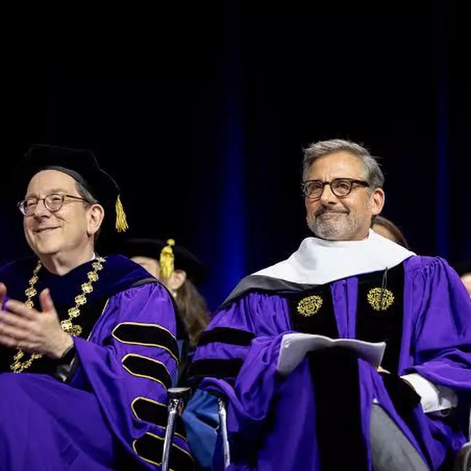 Dansul lui Steve Carell de la ceremonia de absolvire a Universității Northwestern  (7)