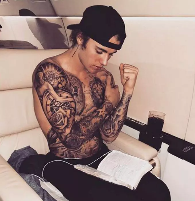 Justin Bieber selfie