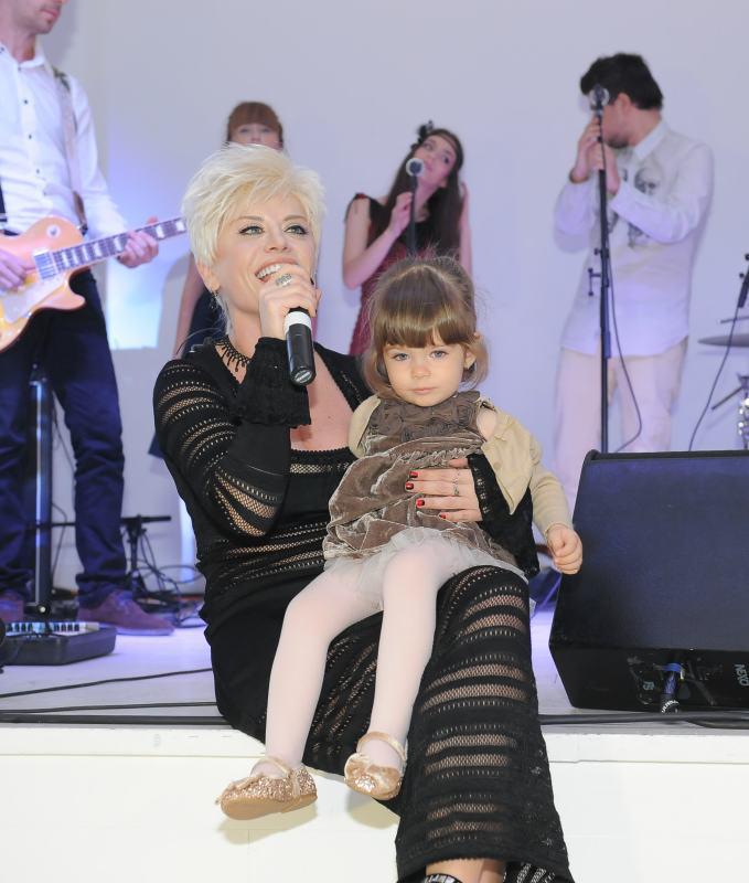 Loredana_si_Ingrid__fiica_Simonei_Patruleasa.JPG