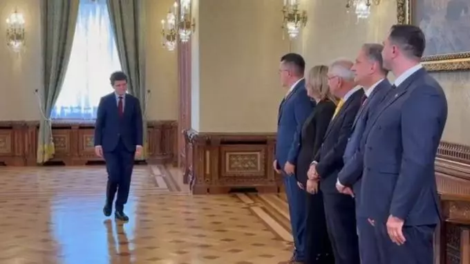 consultari-la-cotroceni-pentru-a-patra-desemnare-de-premier-grindeanu-psd-a-cerut-mandatul-de-prim-ministru-nominalizarea-sunt-eu-1107960