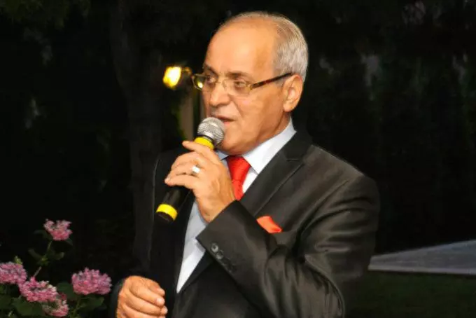 1385902_440332456078907_15335458_n-2