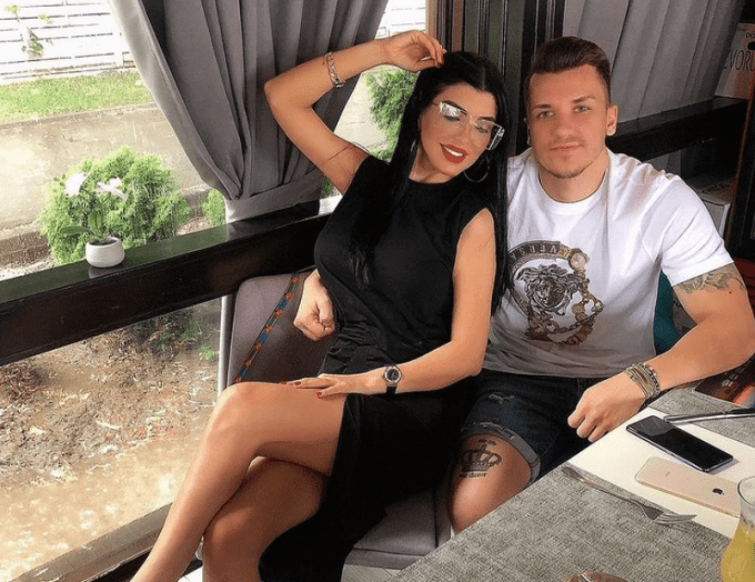 Andreea si sotul ei, A drei