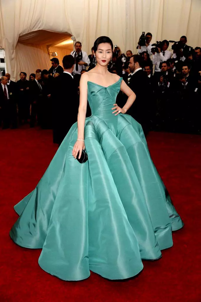 Liu Wen într-o rochie Zac Posen (2014)
