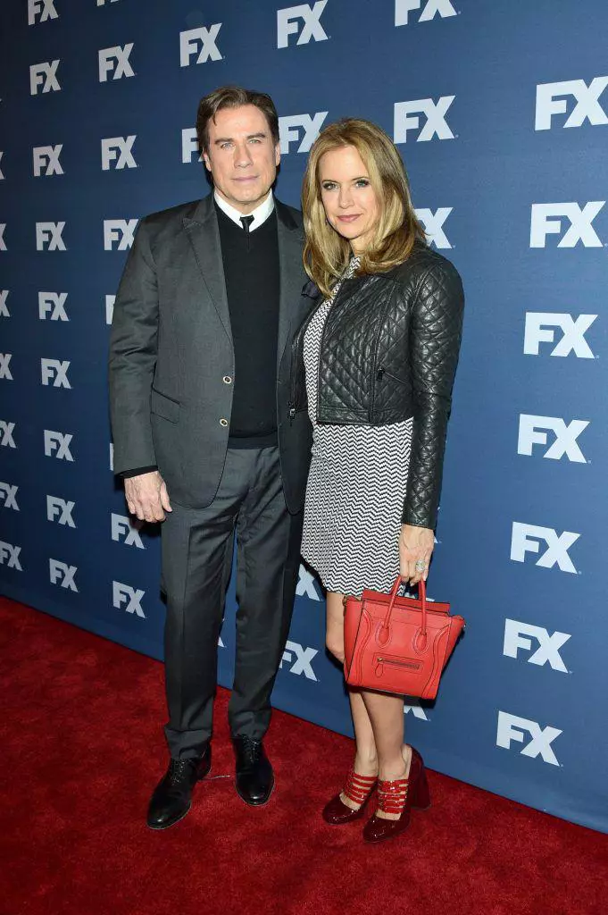 John-Travolta-Kelly-Preston-2-681x1024