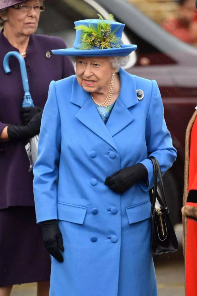 Elisabeta-a-II-a-bijuterii4-681x1024-1-681x1024