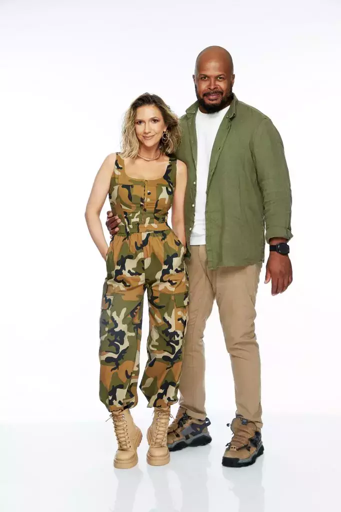 Adela-Popescu-si-Cabral-Sunt-celebru-scoate-ma-de-aici-682x1024-1