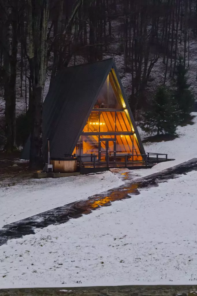 ROventura, 11 februarie 2023. Călătorie fascinantă prin Munții Retezat, spre perla de gheață a Hunedoarei