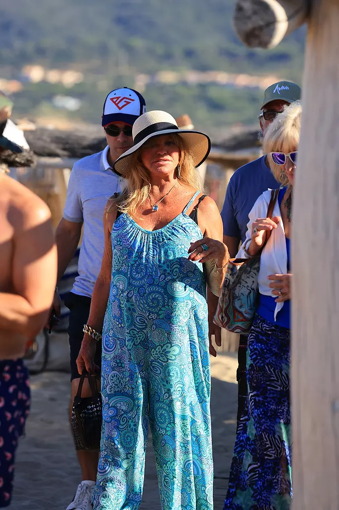 Goldie Hawn și Kurt Russell se iubesc ca-n prima zi. Imaginile surprinse de paparazzi în vacanța din Grecia