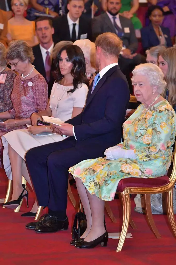 Regina-Elisabeta-a-II-a-si-Meghan-Markle-1-1