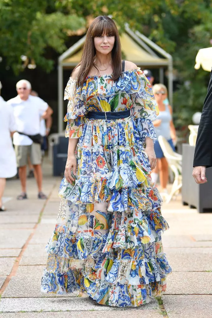 Monica Bellucci într-o ținută Dolce & Gabbana