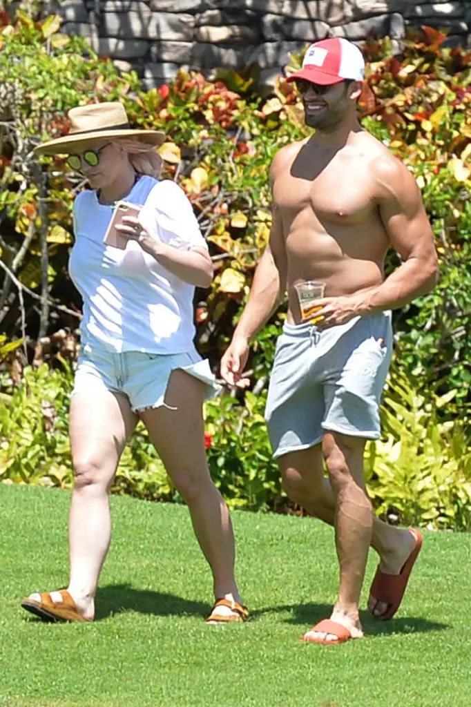 *PREMIUM-EXCLUSIVE* Britney Spears and boyfriend Sam Asghari escape to Maui after Britney's explosive hearing **WEB EMBARGO until 11:30 AM PDT on June 26, 2021**