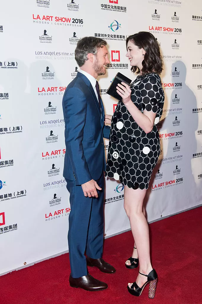 Anne Hathaway și Adam Shulman la un eveniment în Los Angeles, în 2016