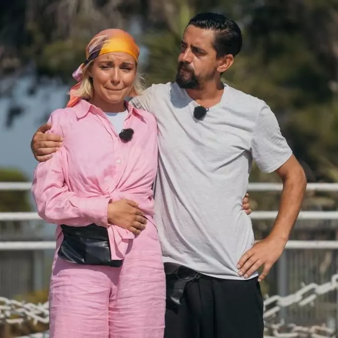 cine-este-eliza-natanticu-7