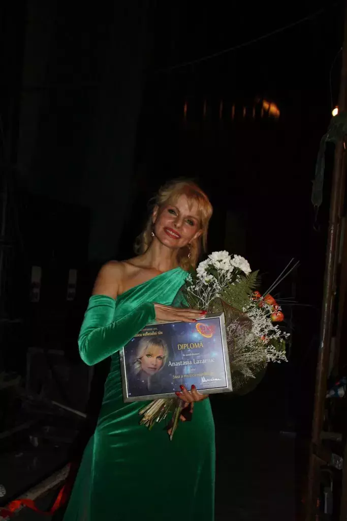 Anastasia-Lazariuc-carte-2