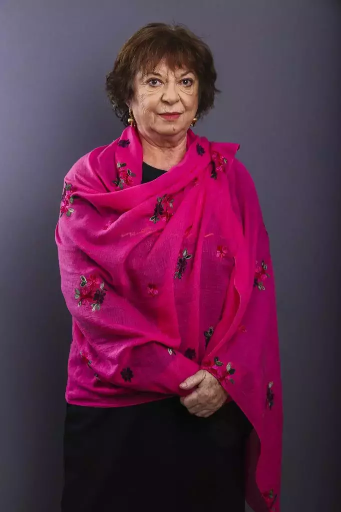 virginia-rogin-in-serialul-adela-3-683x1024-1