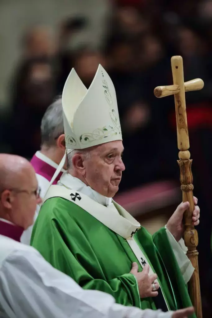 7Papa-Francisc-683x1024-1