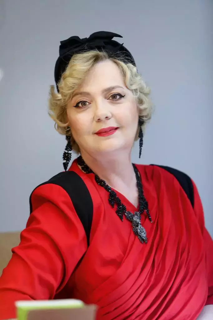 Emilia-Popescu-2-3-683x1024-1