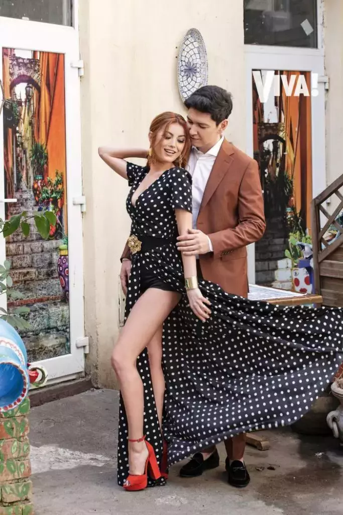 Elena-Gheorghe-si-familia-VIVA-de-aprilie-3-683x1024-1