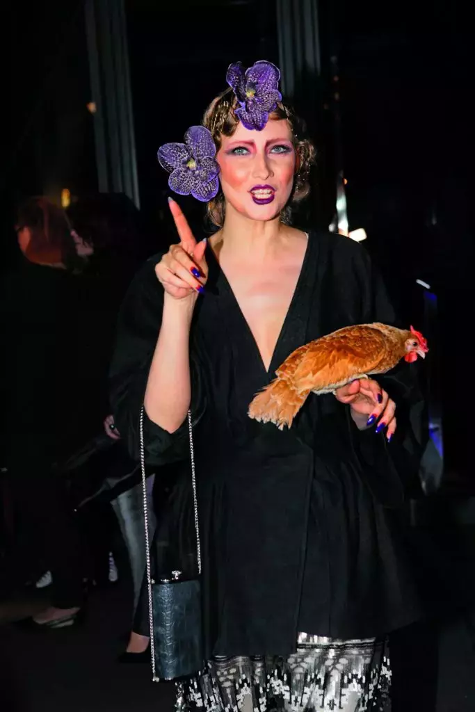 iulia-albu-cu-gaina-24-2015-683x1024-1